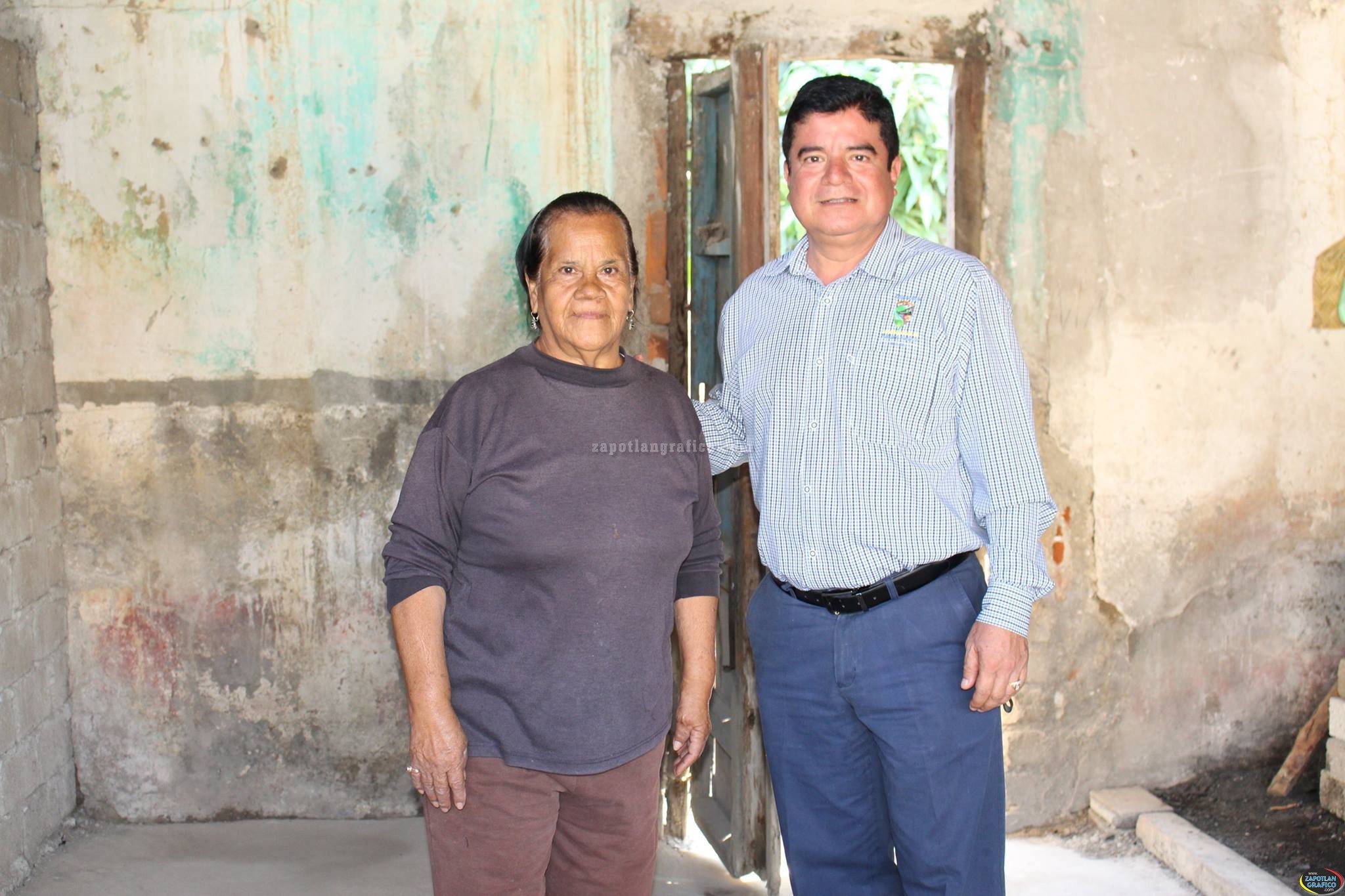 Mtro. Rene Santiago Macias supervisa programa Piso Firme en el que se beneficiaron 87 familias de Zapotiltic