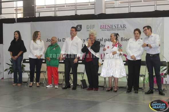 Los adultos de la Edad de Oro del DIF Tamazula obtuvieron el tercer lugar en categoría Canto, en Guadalajara