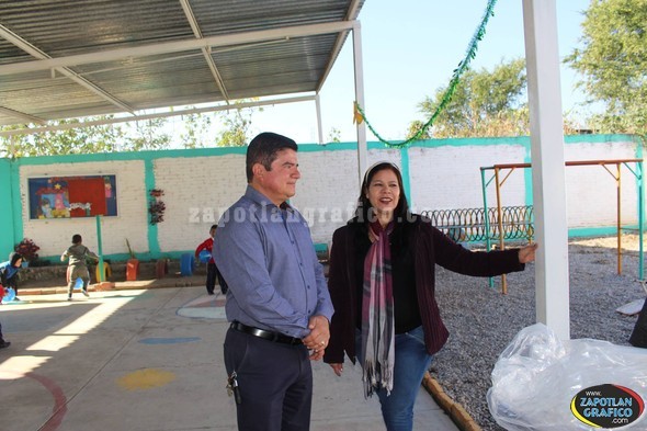 El Presidente Municipal Mtro. Rene Santiago Macías visita a preescolares de El Rincón.