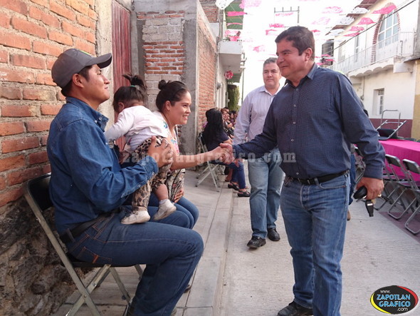 Entrega el Mtro. René Santiago Macías obra de pavimentación a vecinos de la Calle Manuel Doblado en la Delegación de Huescalapa