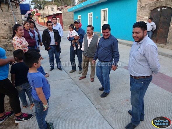 Entrega el Mtro. René Santiago Macías obra de pavimentación a vecinos de la Calle Manuel Doblado en la Delegación de Huescalapa
