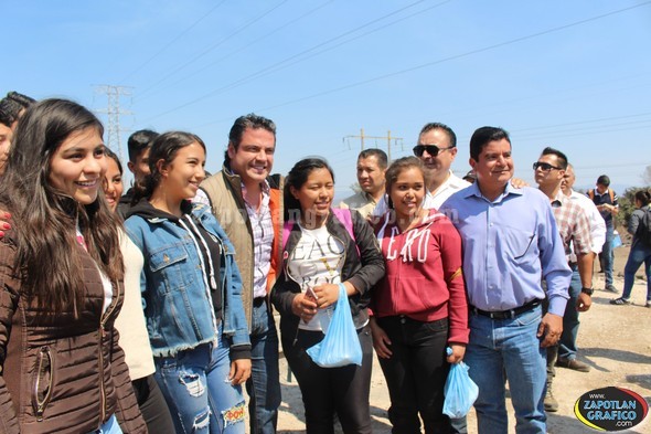 Gira de supervisión de vivienda por la (SEDATU) Lic. Rosario Robles Berlanga y el Gobernador del Estado de Jalisco