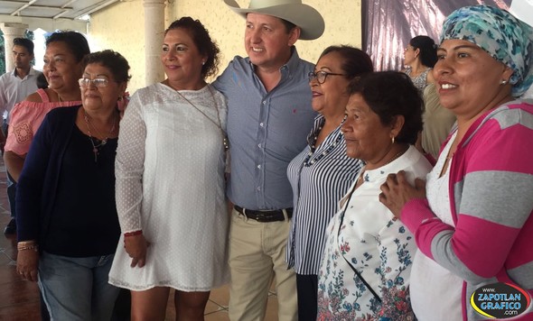 En Zapotiltic Salvador Barajas se reunió con Productores y Mujeres del Municipio