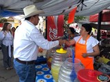 Acompañado de Engracia Vuelvas, Salvador Barajas visitaron a los Comerciantes y el tradicional Ramos en Sayula, Jal.