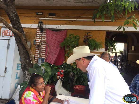 Al regresar a Amacueca, Chava Barajas se reunió con directiva del Ejido y Líderes del municipio