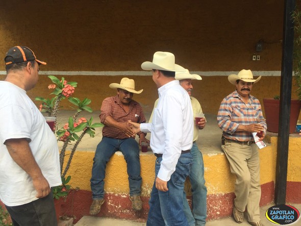 Al regresar a Amacueca, Chava Barajas se reunió con directiva del Ejido y Líderes del municipio