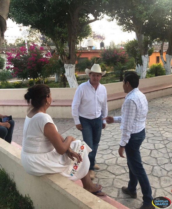 En Cuyacapan, municipio de Atoyac, invitó a trabajar en equipo para resolver los problemas del municipio