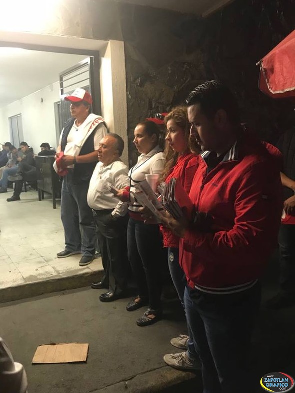 Salvador Barajas se reunió con trabajadores del Ingenio, asegurando trabajar para mejorar los sectores productivos del distrito 19