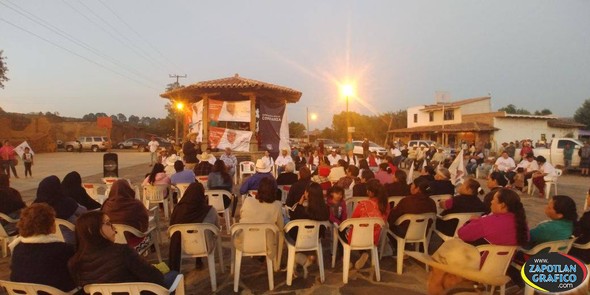Salvador Barajas se reunió con habitantes de Lagunillas en el municipio de Tapalpa