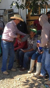 Salvador Barajas se reúne con personal de la Huerta El Cajón