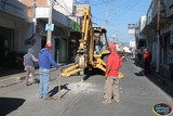 Avanzan los trabajos de reparación de la línea de drenaje principal de la calle Hidalgo entre Morelos y Aquiles Serdán.