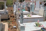 Personal de la Jefatura de Cementerios del Gobierno Municipal continua con los trabajos de limpieza y mantenimiento