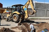 Sustitución de las antiguas líneas de agua potable, drenaje sanitario y próxima instalación de empedrado zampeado en la calle jalisco.