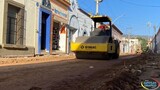 Se comienza con la nivelación y compactación en las capas de suelo de la calle José Clemente.