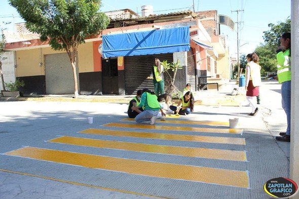 El Gobierno Municipal inició con los trabajos de mantenimiento de la Unidad Deportiva, esto con la finalidad de brindar accesos y vías más seguras fuera del espacio deportivo.
