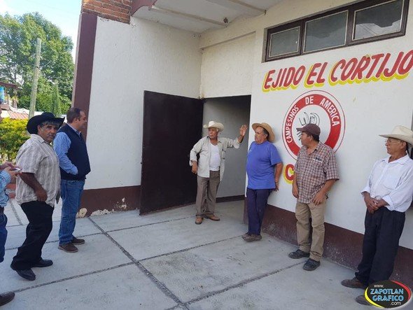 Presidente Municipal visita a los vecinos de El Cortijo