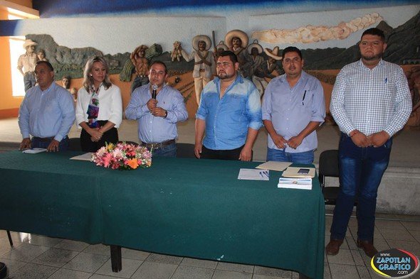 Presidente Municipal, Francisco Sedano acompañado de productores, instaló el Consejo de Desarrollo Rural en la Comunidad Agraria.