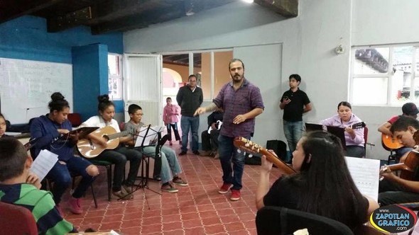 Presidente Municipal, Francisco Sedano visitó a jóvenes de la Escuela Musical ECOS con la finalidad de revisar los trabajos del programa Estatal