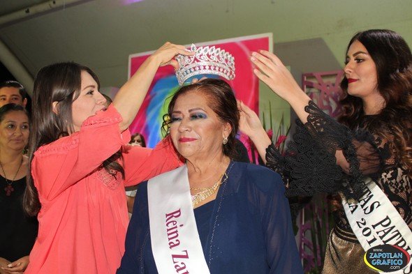Teresa García es Reina del Adulto Mayor Zapotiltic 2019.